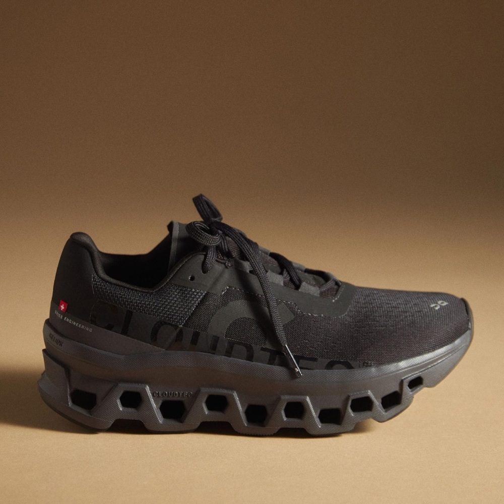 LIKE NEW! ON CLOUDMONSTER SNEAKERS!